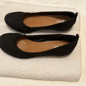 Black flat women shoes
